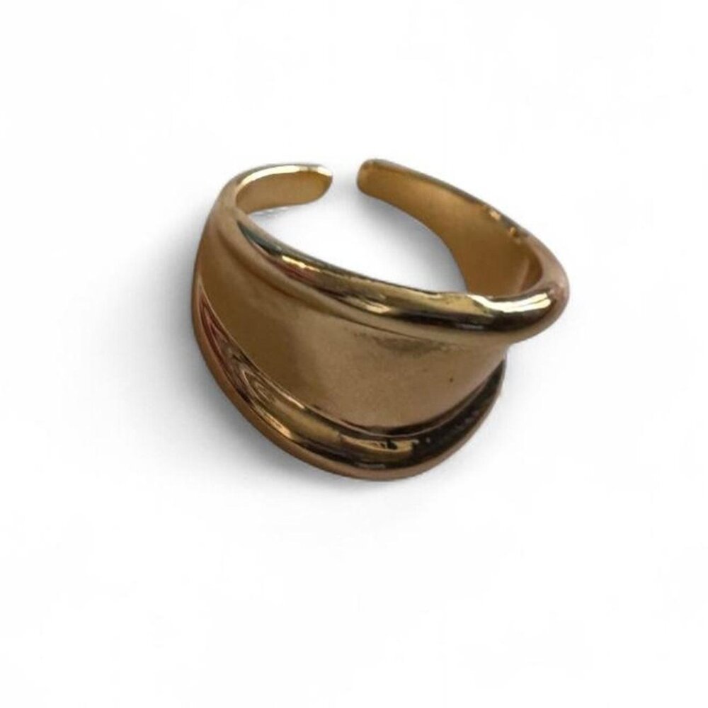 Size 8 Gold ring with a unique design #boho...